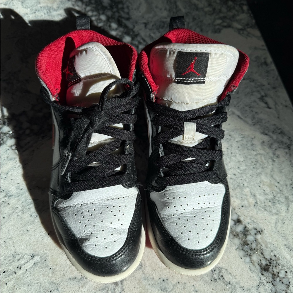 Jordan 1 mid Black Gym Red